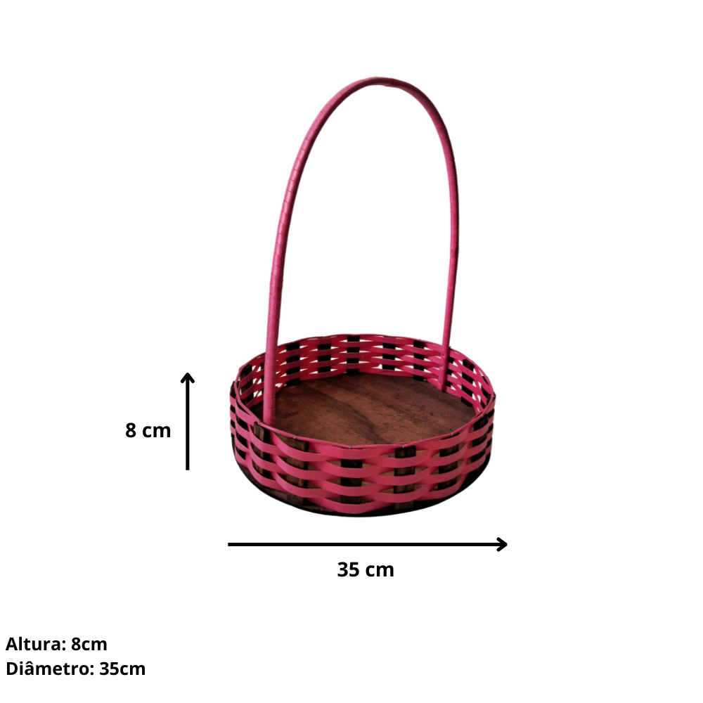 Cesta redonda de madeira de pinus e fibra sintética.